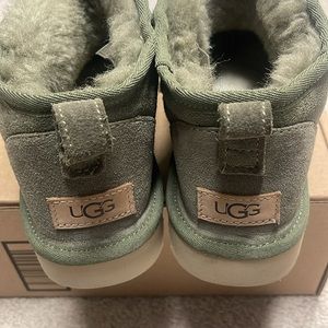 Authentic UGG WOMEN'S ULTRA MINI SUEDE SHEARLING LINED BOOTS OLIVE GREEN